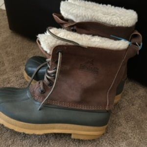 Kamik kids snow boots size 5
